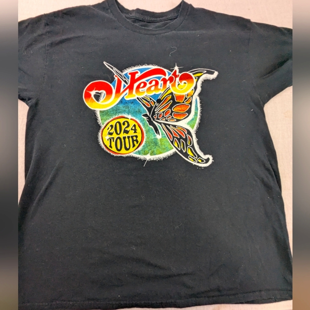 Heart Ann and Nancy Wilson Barracuda 2024 Worldwide Concert Tee  Large